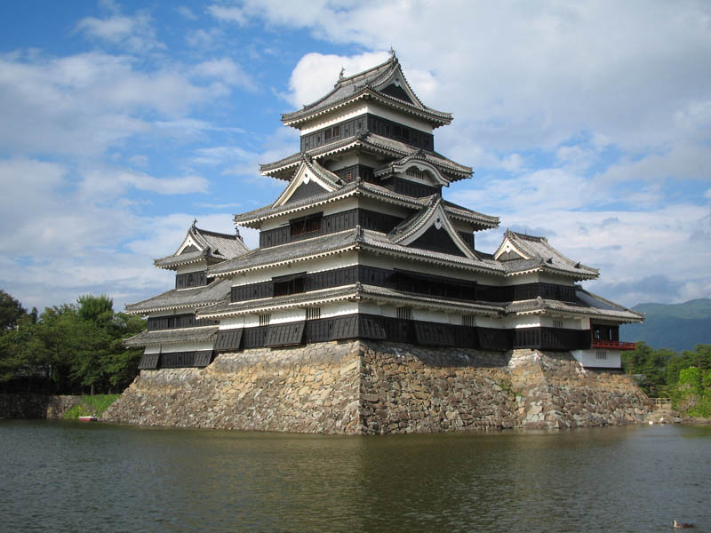 moat japan matsumoto castle 20 Stunning Japanese Gardens Around the World
