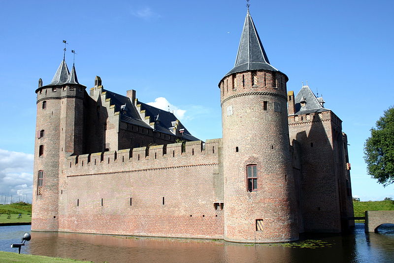 muiderslot castle netherlands moat 20 Impressive Moats Around the World