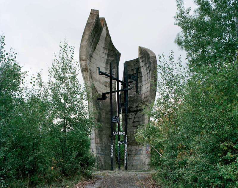 old monuments yugoslavia spomeniks jan kempenaers 18 Forgotten Monuments from the former Yugoslavia