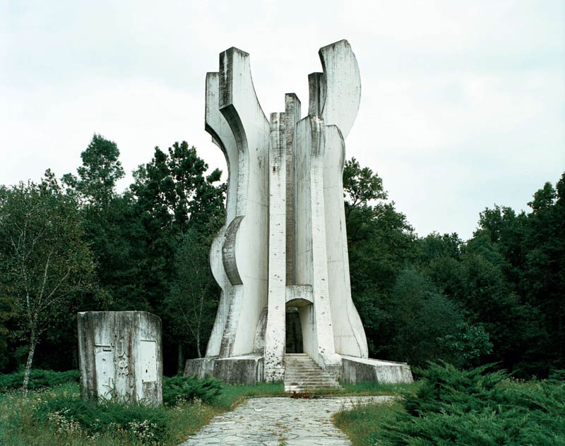 old monuments yugoslavia spomeniks jan kempenaers 20 Forgotten Monuments from the former Yugoslavia