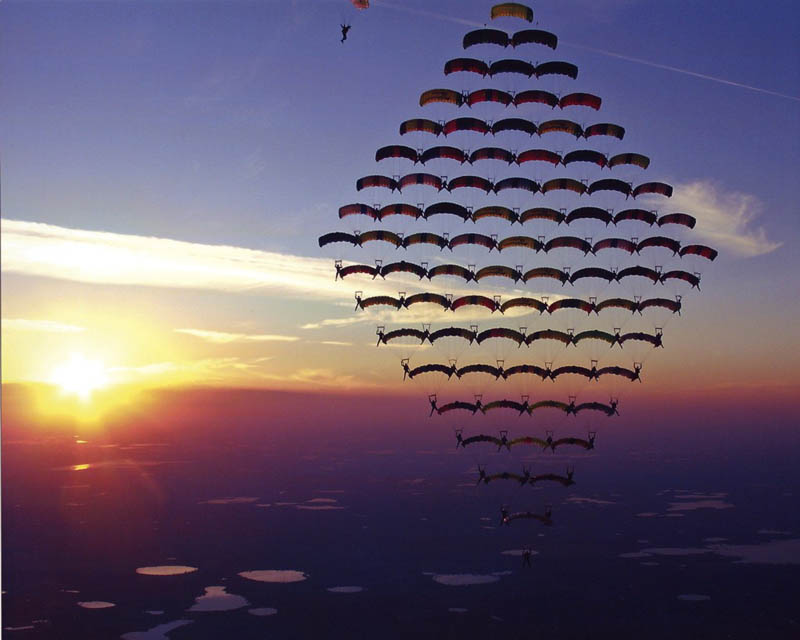 skydiving diamond formation canopy 81 skydivers nasa Picture of the Day: Diamond in the Sky