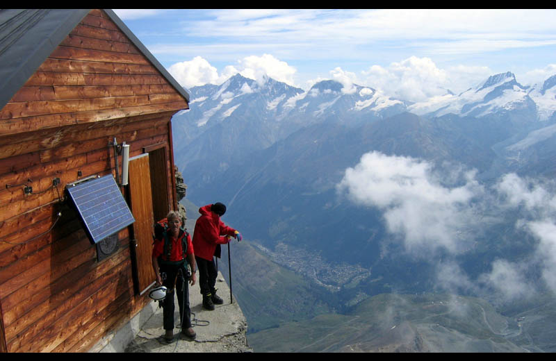 solvay hut matterhorn cabin at top of mountain switzerland Picture of the Day: Solvay. The Highest Hut on the Matterhorn