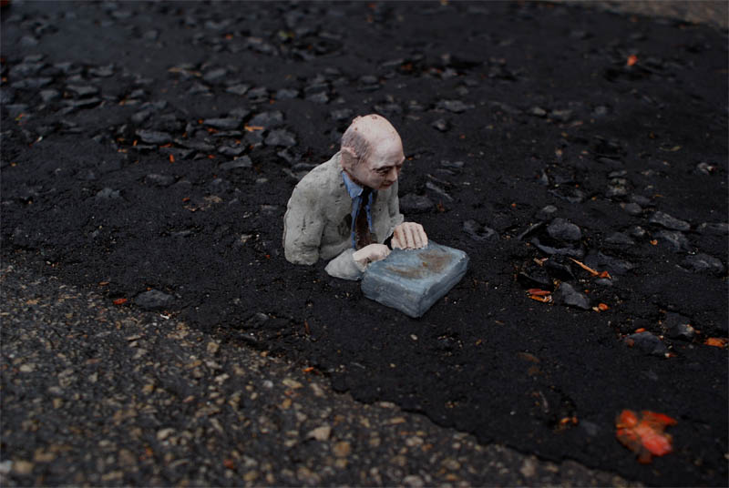 cement miniature sculptures artist isaac cordal 16 Cleverly Placed Miniature Cement Sculptures by Isaac Cordal
