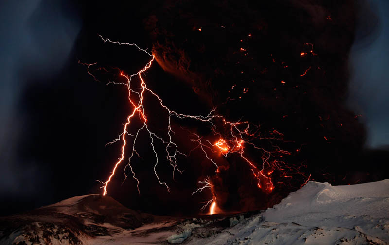 eyjafjallajokul iceland volcanic eruption 2010 30 Incredible Photos of Volcanic Eruptions