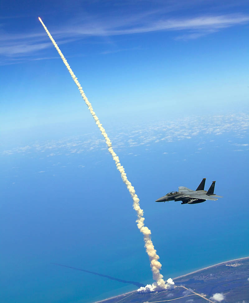 f15 trike eagles airplane and atlantis shuttle launch Picture of the Day: Best Seats in the House