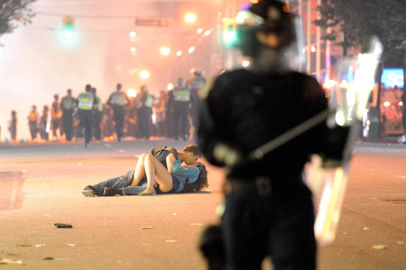 love and war lovers in a dangerous time The Top 50 Pictures of the Day for 2011