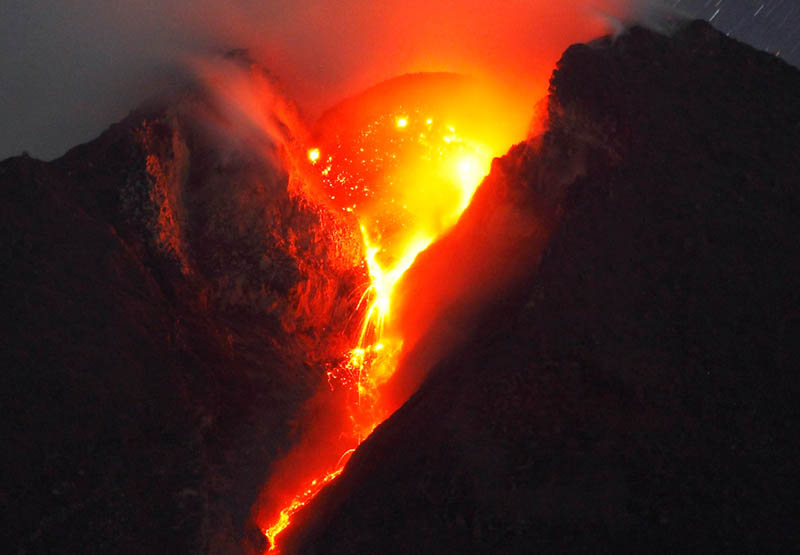 mount merapi spewing lava volcanic eruption 30 Incredible Photos of Volcanic Eruptions