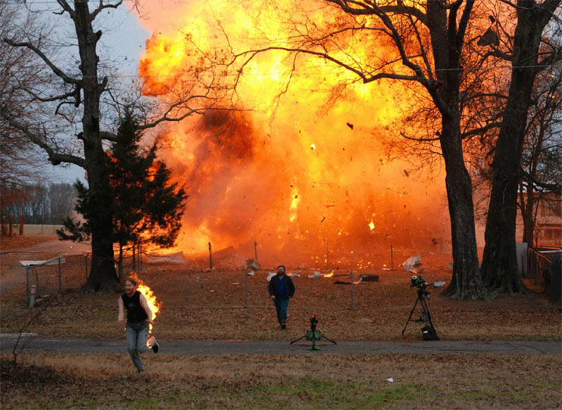 cool guys dont look at explosions zach galifianakis ad miles Picture of the Day: Cool Guys Dont Look at Explosions