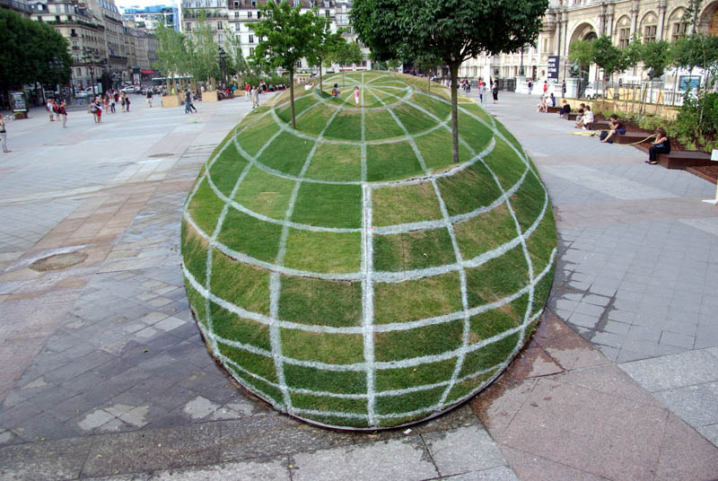 illusion of globe grass and trees paris anamorphic Interactive Art Installation Turns People into Daredevils