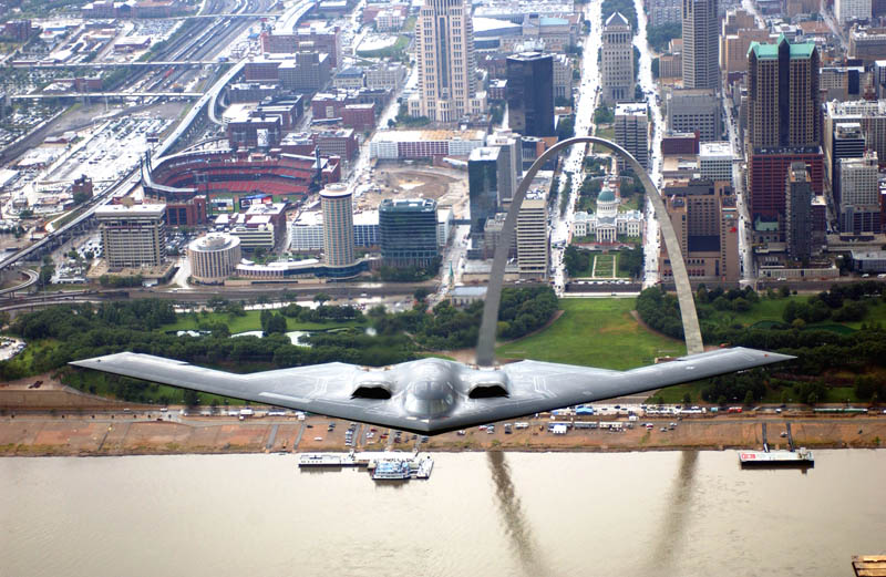 stealth bomber b 2 spirit flying over city of st louis 10 Things You Didnt Know About the Stealth Bomber