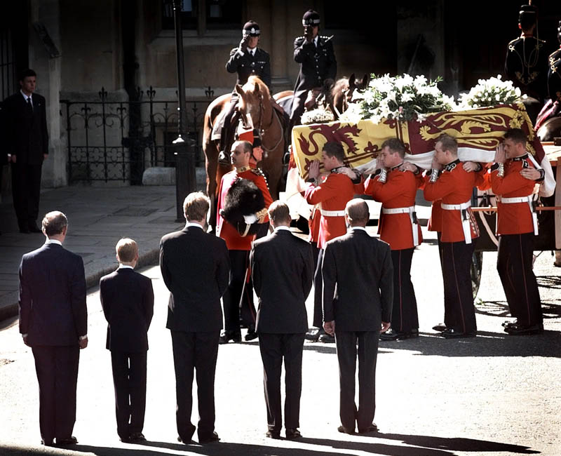 diana casket passes family members This Day In History   August 31st