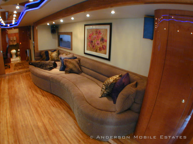 mobile homes for stars anderson 5 Anderson Mobile Estates: Luxury Trailers to the Stars