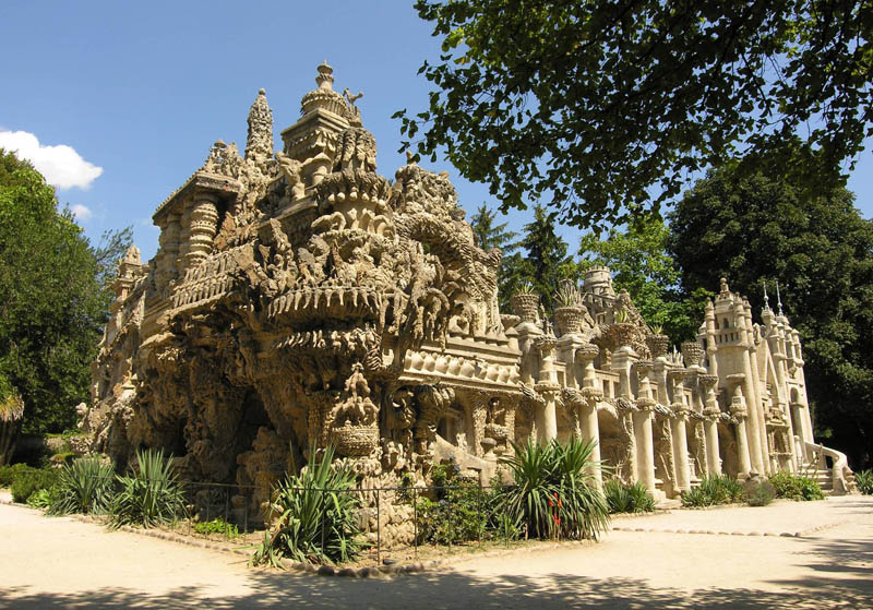ferdinand cheval postman palace france Postman Spends 33 Years Building Palace by Hand [25 pics]