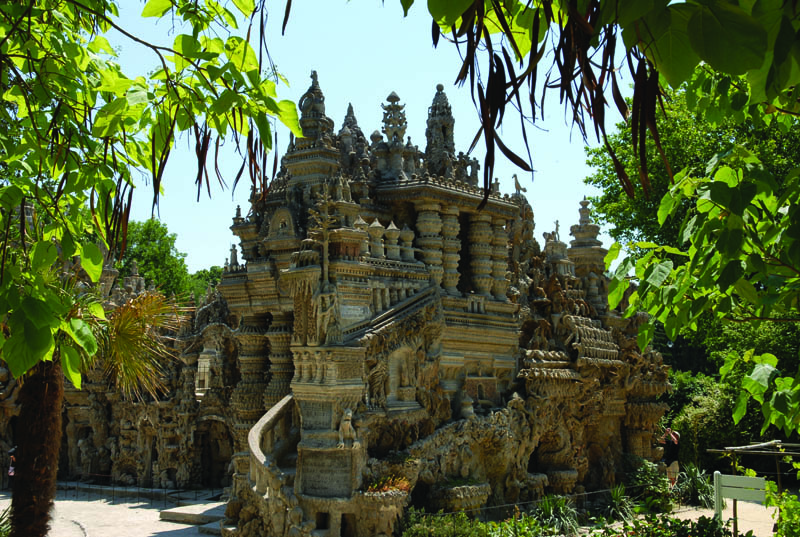 ideal palace ferdinand cheval eg 4 Postman Spends 33 Years Building Palace by Hand [25 pics]