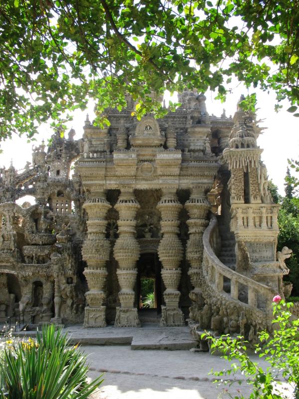 ideal palace palais ideal ferdinand cheval 14 Postman Spends 33 Years Building Palace by Hand [25 pics]