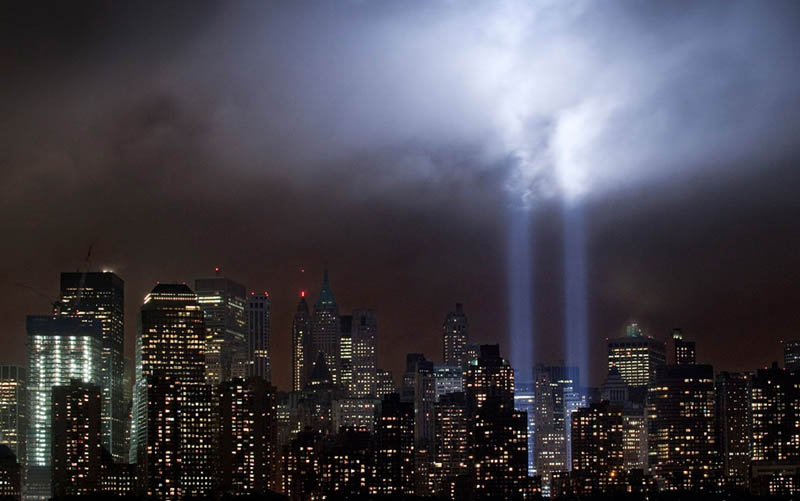tribute in light world trade center september 11 mark lennihan Remembering the September 11 Attacks