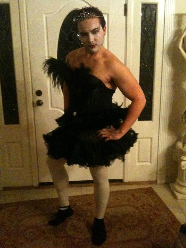 black swan hilarious halloween costume 25 Hilarious Halloween Costumes from the Weekend