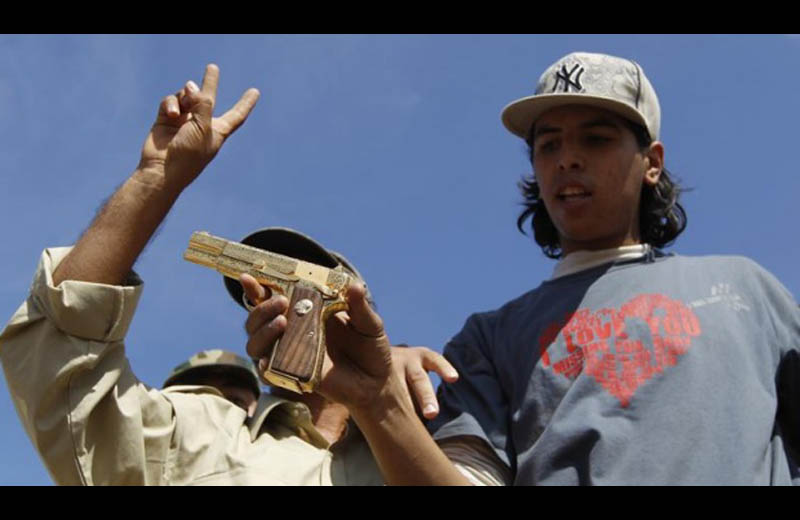 ghadaffi golden gun killed captured libya october 20 2011 Picture of the Day: The Golden Gun