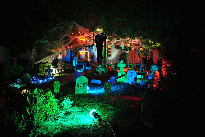 halloween front yard displays setups 1 15 Awesome Front Yard Halloween Displays