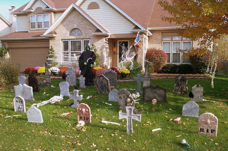 halloween front yard displays setups 20 15 Awesome Front Yard Halloween Displays