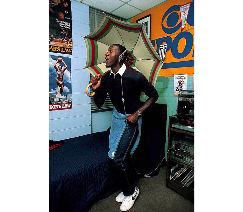michael jordan college dorm room 1983 umbrella unc 2 Picture of the Day: Michael Jordan in His College Dorm Room, 1983