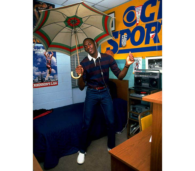 michael jordan college dorm room 1983 umbrella unc Picture of the Day: Michael Jordan in His College Dorm Room, 1983