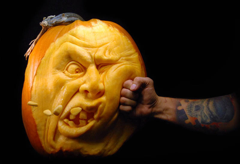 most amazing pumpkin carving ray villafane 7 10 Jaw Dropping Pumpkin Carvings by Ray Villafane