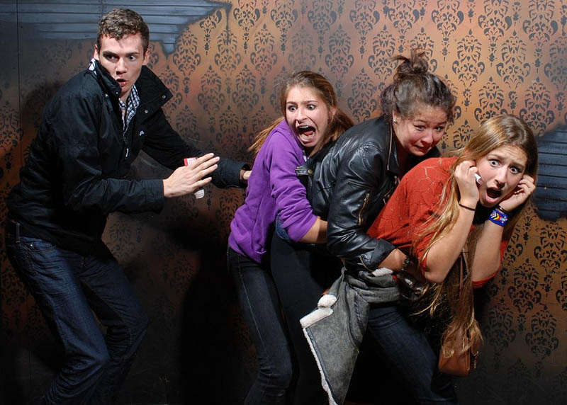 terrified people at nightmares fear factory 1 21 Hilarious Pics of Terrified People at Nightmares Fear Factory