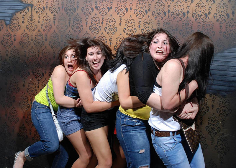 terrified people at nightmares fear factory 12 21 Hilarious Pics of Terrified People at Nightmares Fear Factory