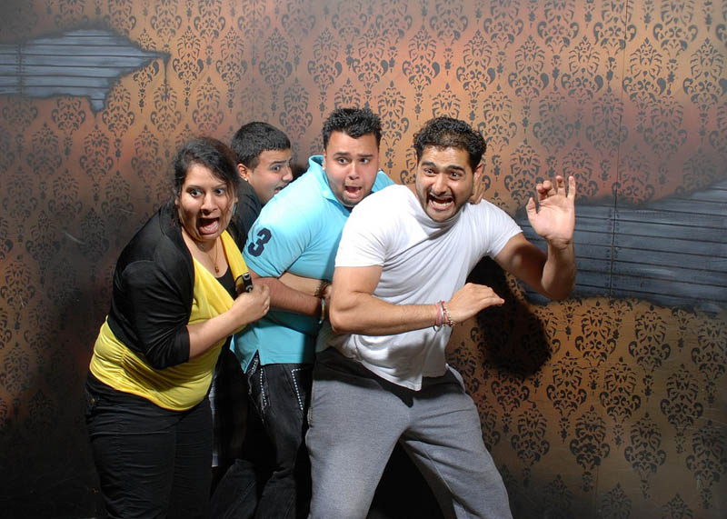 terrified people at nightmares fear factory 14 21 Hilarious Pics of Terrified People at Nightmares Fear Factory