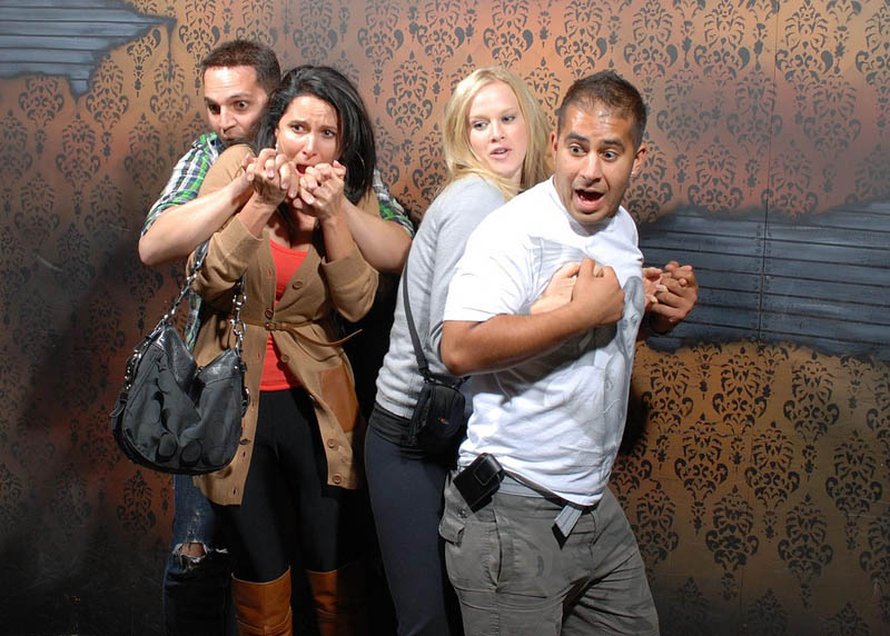 terrified people at nightmares fear factory 19 21 Hilarious Pics of Terrified People at Nightmares Fear Factory