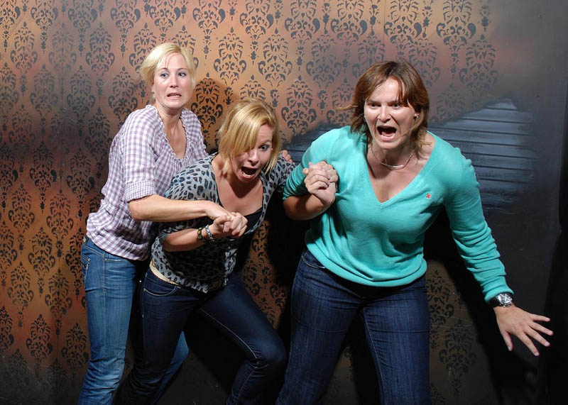 terrified people at nightmares fear factory 21 21 Hilarious Pics of Terrified People at Nightmares Fear Factory