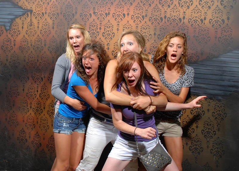 terrified people at nightmares fear factory 9 21 Hilarious Pics of Terrified People at Nightmares Fear Factory