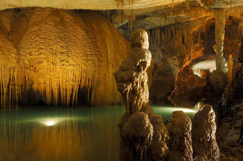 jeita grotto lebanon 4 The Jeita Grotto Limestone Caves in Lebanon