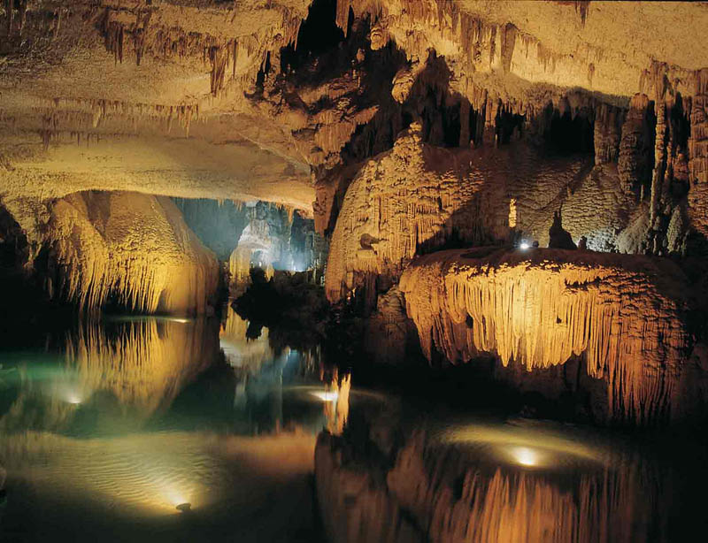 jeita grotto lebanon 6 The Jeita Grotto Limestone Caves in Lebanon