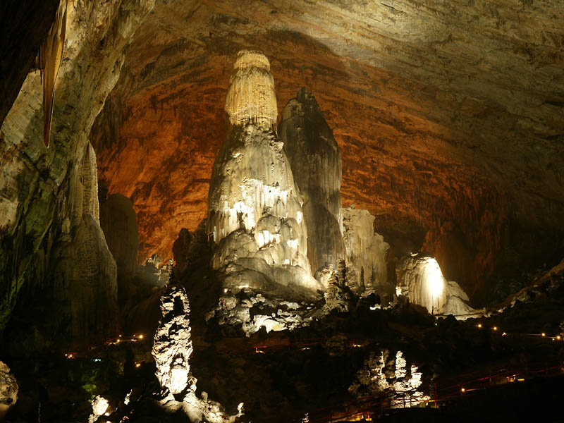 jeita grotto limestone caves lebanon 3 The Jeita Grotto Limestone Caves in Lebanon