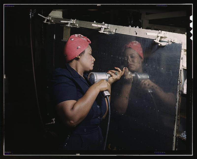 us life in the 1940s color photographs 1 Photos of the Empire State Building Under Construction