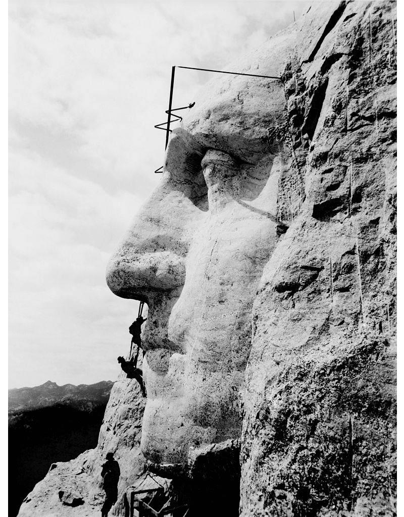 carving sculpting george washington at mount rushmore nose picking Picture of the Day: Picking Washingtons Nose at Mount Rushmore