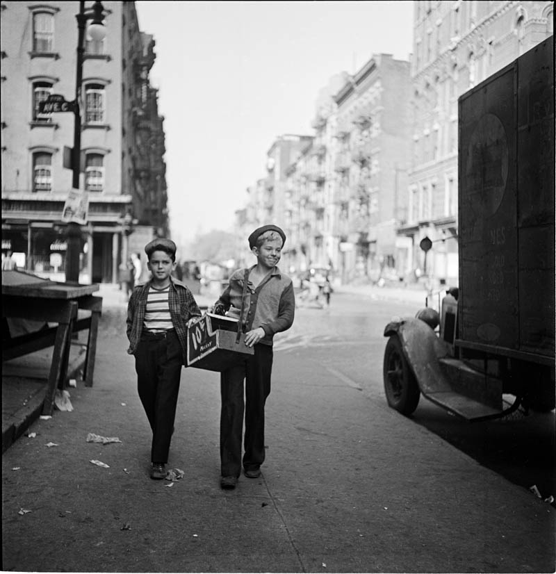 photographs by stanley kubrick look magazine life in new york 40s 2 Stanley Kubricks Photos of New York Life in the 40s