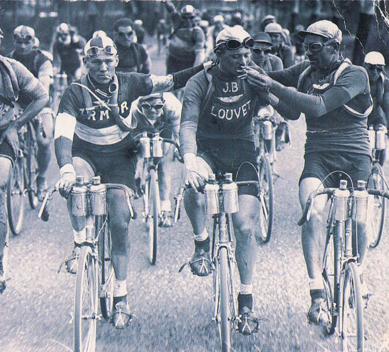 smoking tour de france cyclists bikers Picture of the Day: Vintage Tour de France from the 1920s