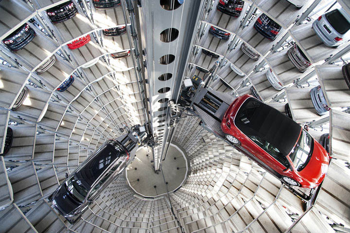 austadt vw car tower germany 7 Volkswagens 800 Vehicle Car Towers in Germany