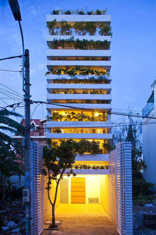 green house with planters for walls ho chi minh trang chu 19 Green Home in Ho Chi Minh has Living Walls