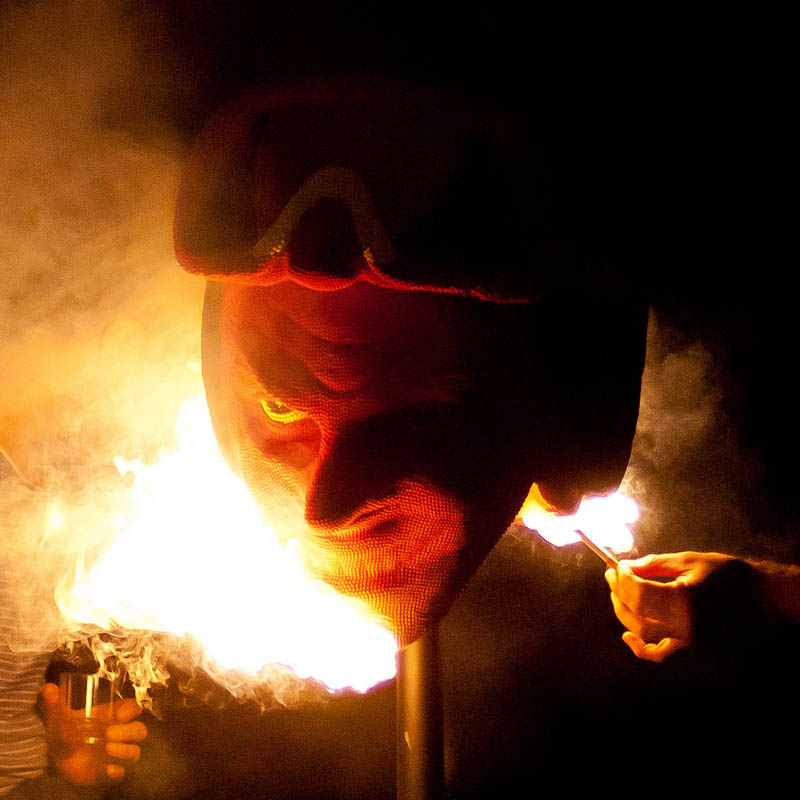 devil head sculpture made of matches set ablaze david mach 1 A Devil Sculpture Made from Matches Gets Set Ablaze