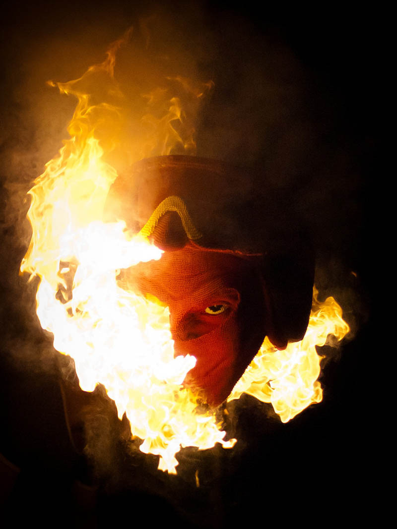 devil head sculpture made of matches set ablaze david mach 10 A Devil Sculpture Made from Matches Gets Set Ablaze