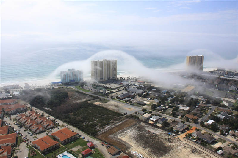 fog rolls over high rise condos on the florida coastline 5 Dramatic Fog Rolls Over High Rise Condos on the Florida Coastline