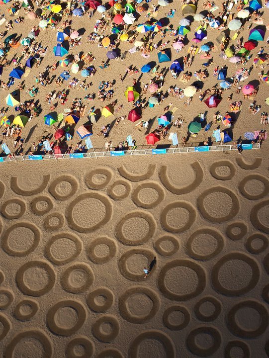 jim denevan giant beach sand art 14 The Colossal Land Art of Jim Denevan [30 pics]