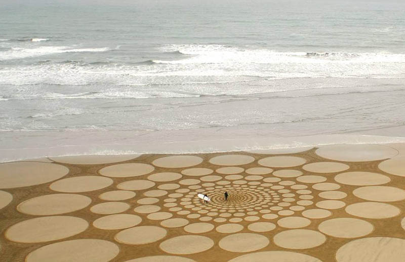 jim denevan giant beach sand art 5 The Colossal Land Art of Jim Denevan [30 pics]