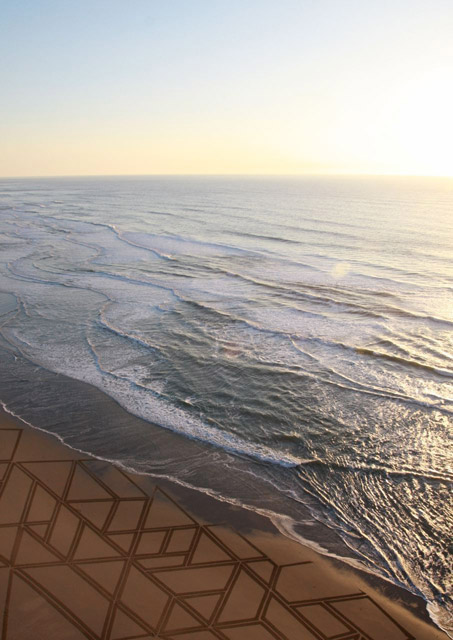 jim denevan giant beach sand art 6 The Colossal Land Art of Jim Denevan [30 pics]
