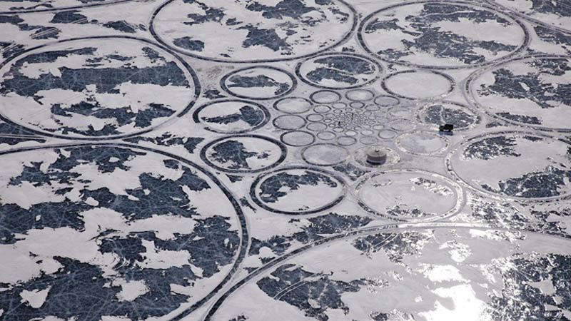 jim denevan giant ice art circles siberia 1 The Colossal Land Art of Jim Denevan [30 pics]