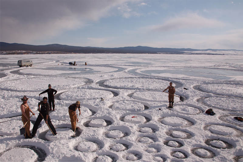 jim denevan giant ice art circles siberia 6 The Colossal Land Art of Jim Denevan [30 pics]